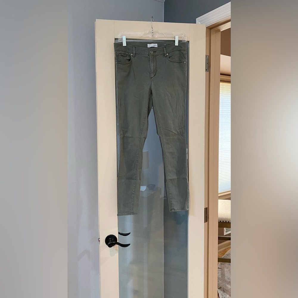 🪴Ann Taylor Loft Sage Green Legging Pants